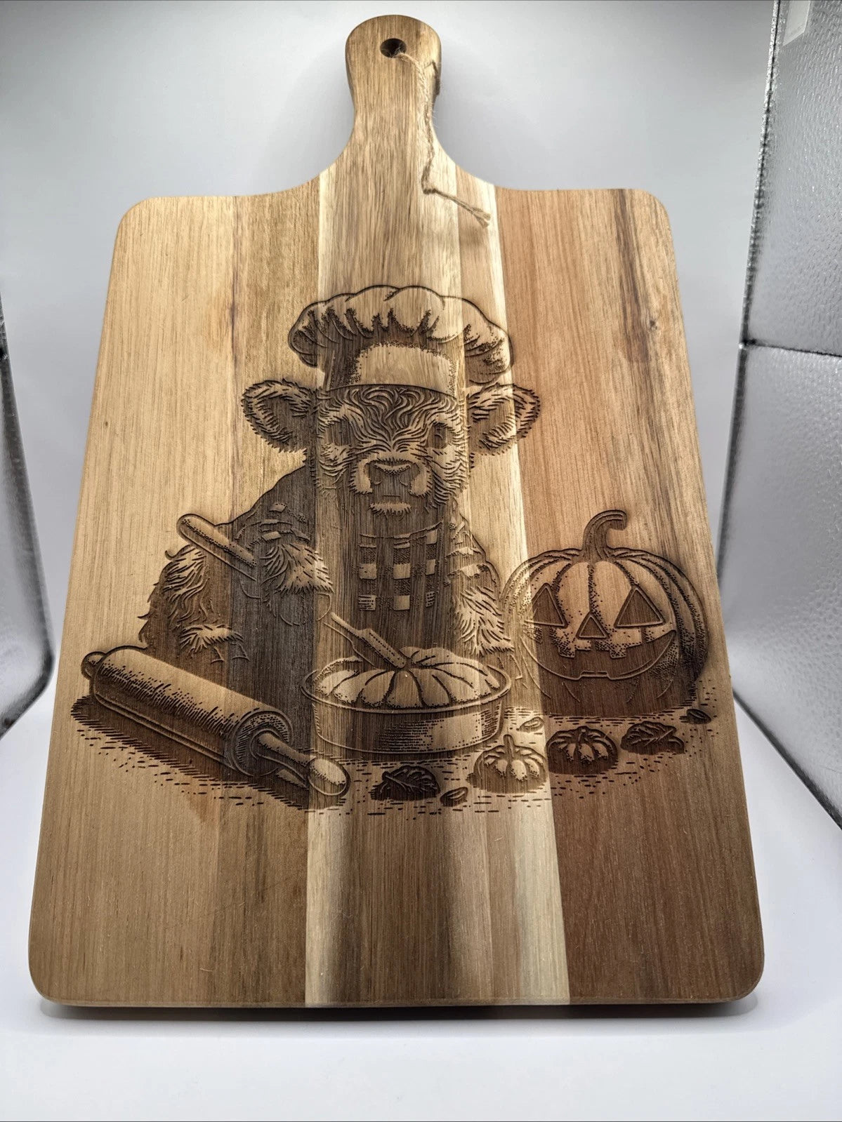 Cute Highland Cow Pumpkin Pie - Engraved Wooden Cutting Board