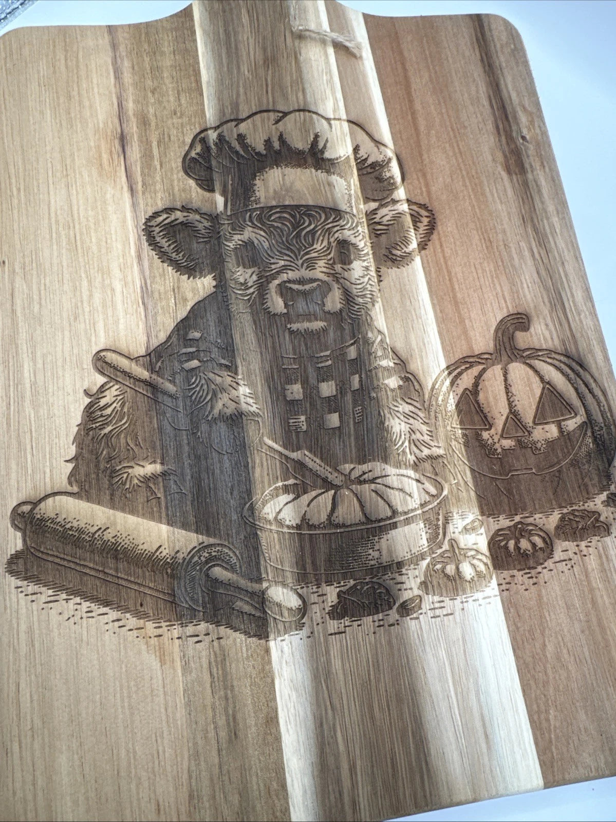 Cute Highland Cow Pumpkin Pie - Engraved Wooden Cutting Board