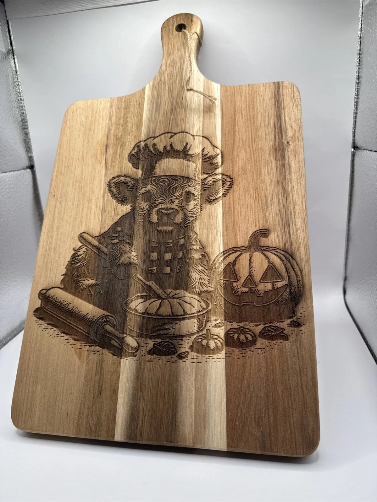 Cute Highland Cow Pumpkin Pie - Engraved Wooden Cutting Board
