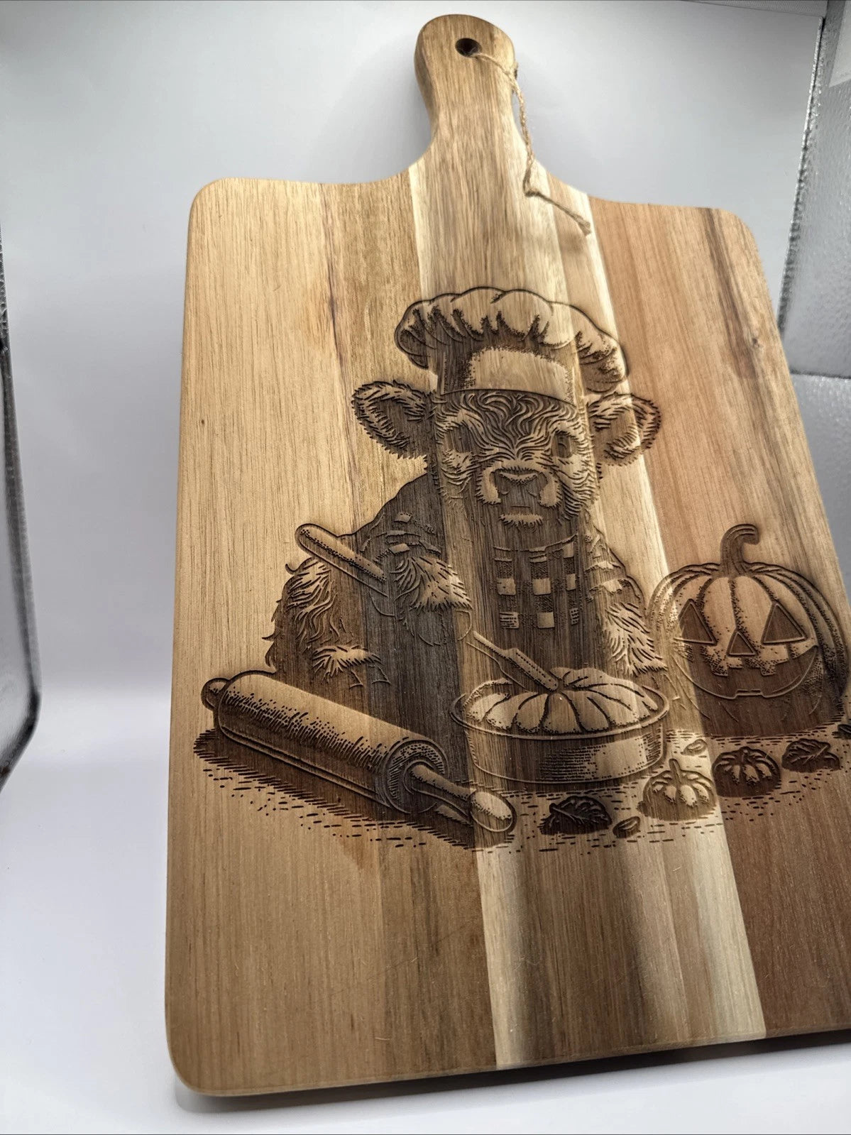 Cute Highland Cow Pumpkin Pie - Engraved Wooden Cutting Board